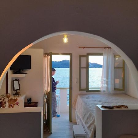Milos By The Sea - Eco House Plaka  Екстер'єр фото