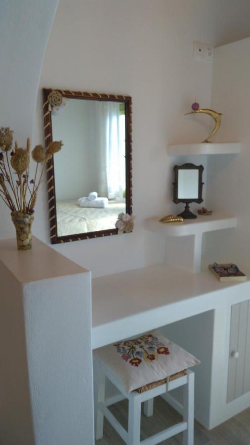 Milos By The Sea - Eco House Plaka  Екстер'єр фото