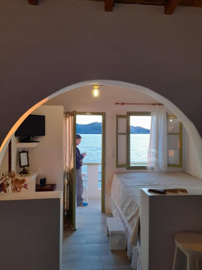 Milos By The Sea - Eco House Plaka  Екстер'єр фото