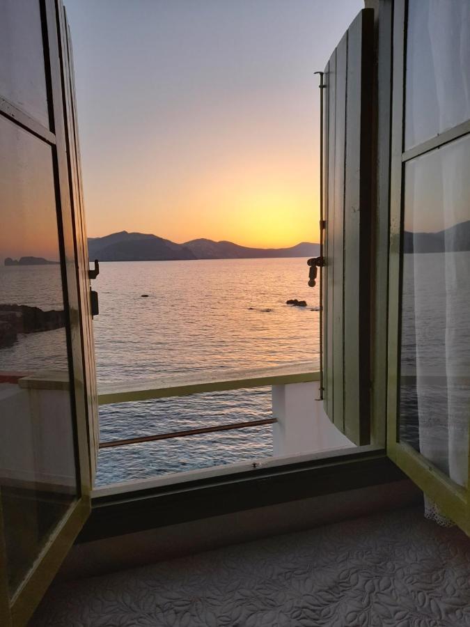 Milos By The Sea - Eco House Plaka  Екстер'єр фото